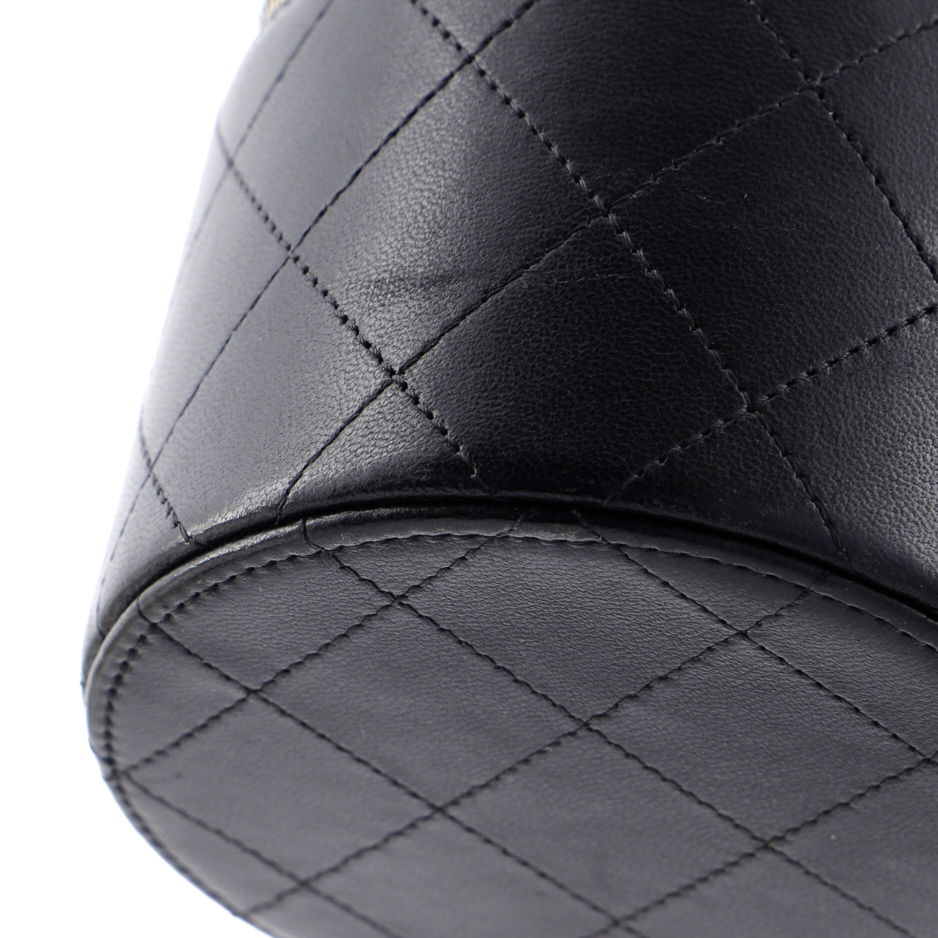 CC Round Vanity Case with Chain Quilted Lambskin Mini