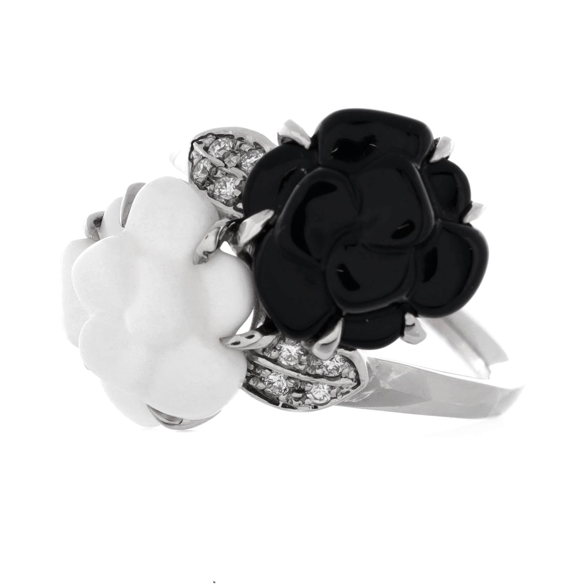 Toi & Moi Camellia Sculpte Ring 18K White Gold with Onyx, Agate, and Diamonds