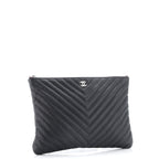 O Case Clutch Chevron Caviar Medium