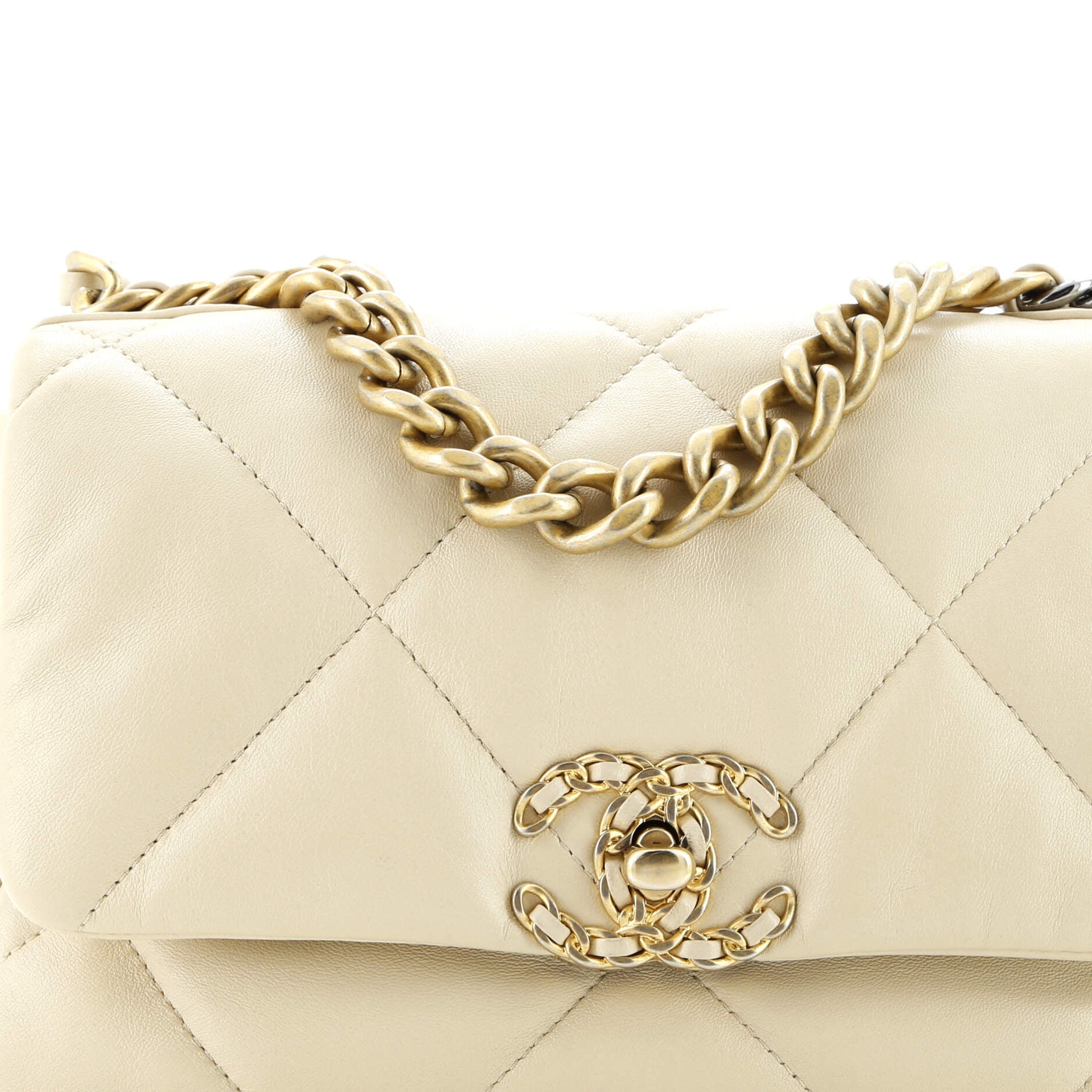 19 Flap Bag Quilted Leather Medium