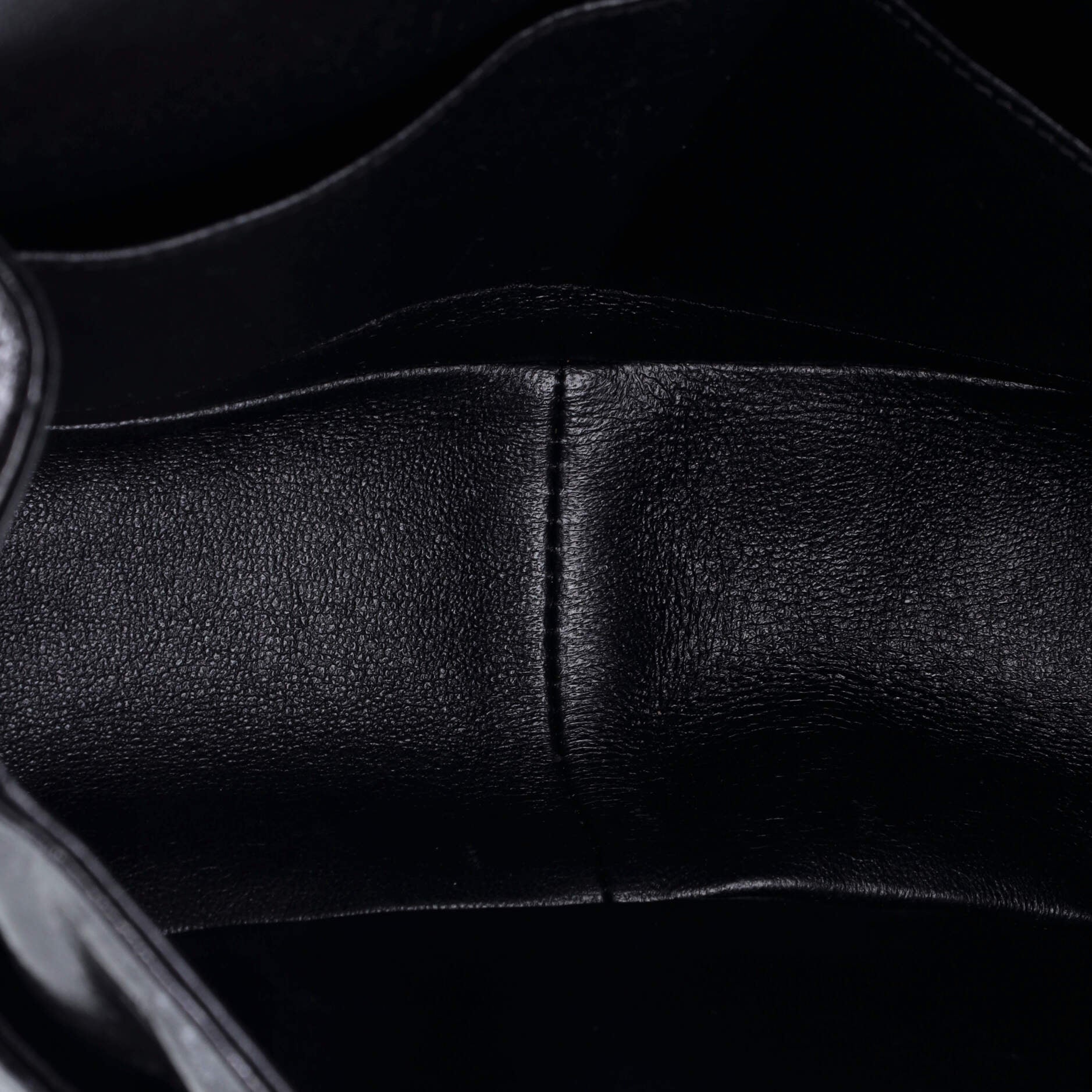 So Black Reissue 2.55 Flap Bag Quilted Glazed Calfskin 226